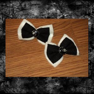 🖤3 FOR $13- Handmade Moon & Star Hair Bow Clips🖤